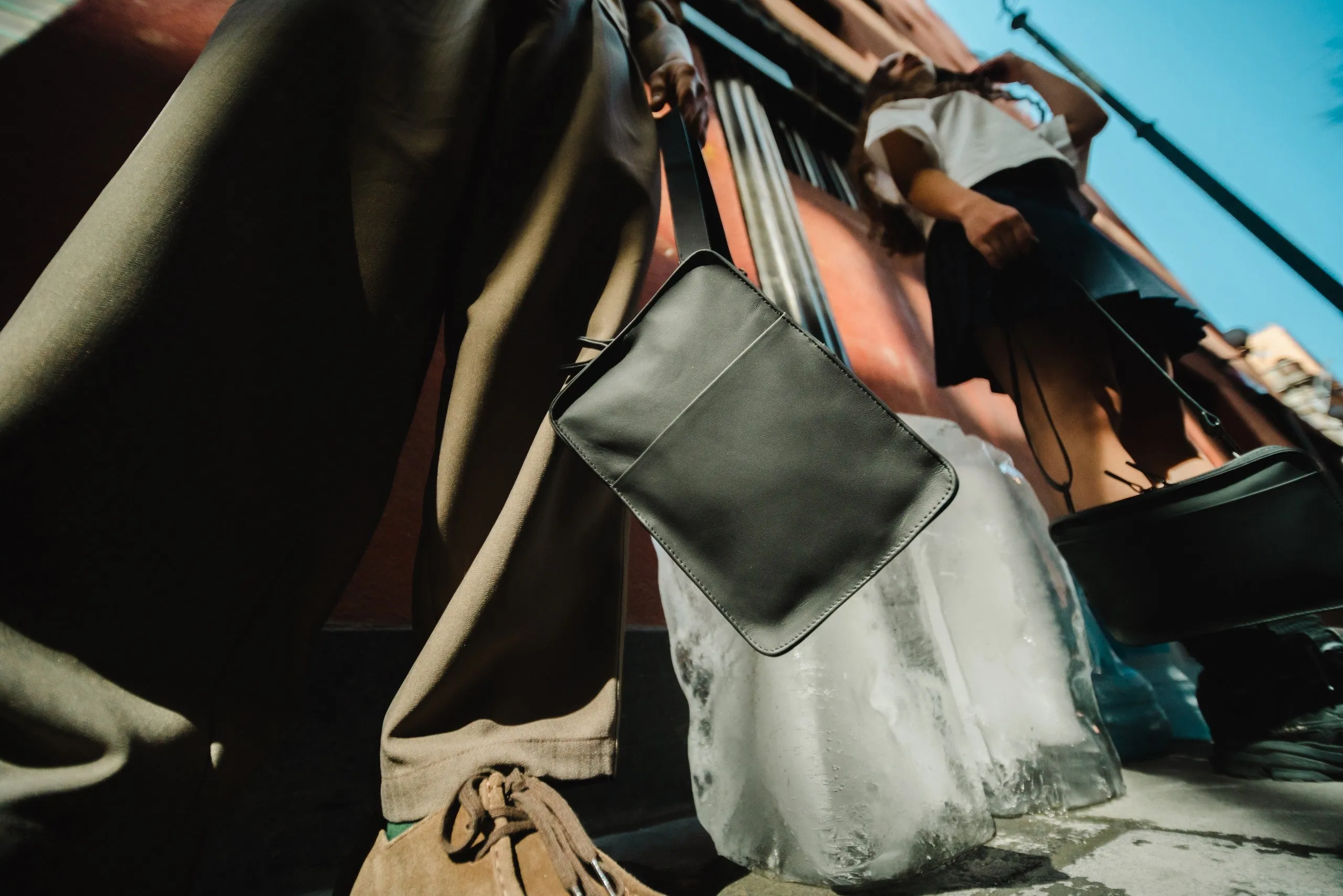 Black Vertical Adjustable Box Bag