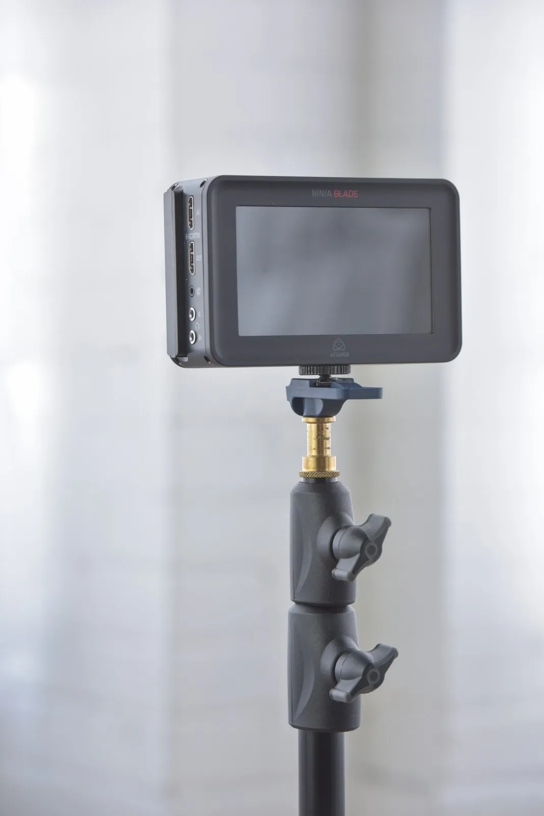 Frio V2 Universal Locking Cold Shoe Mount