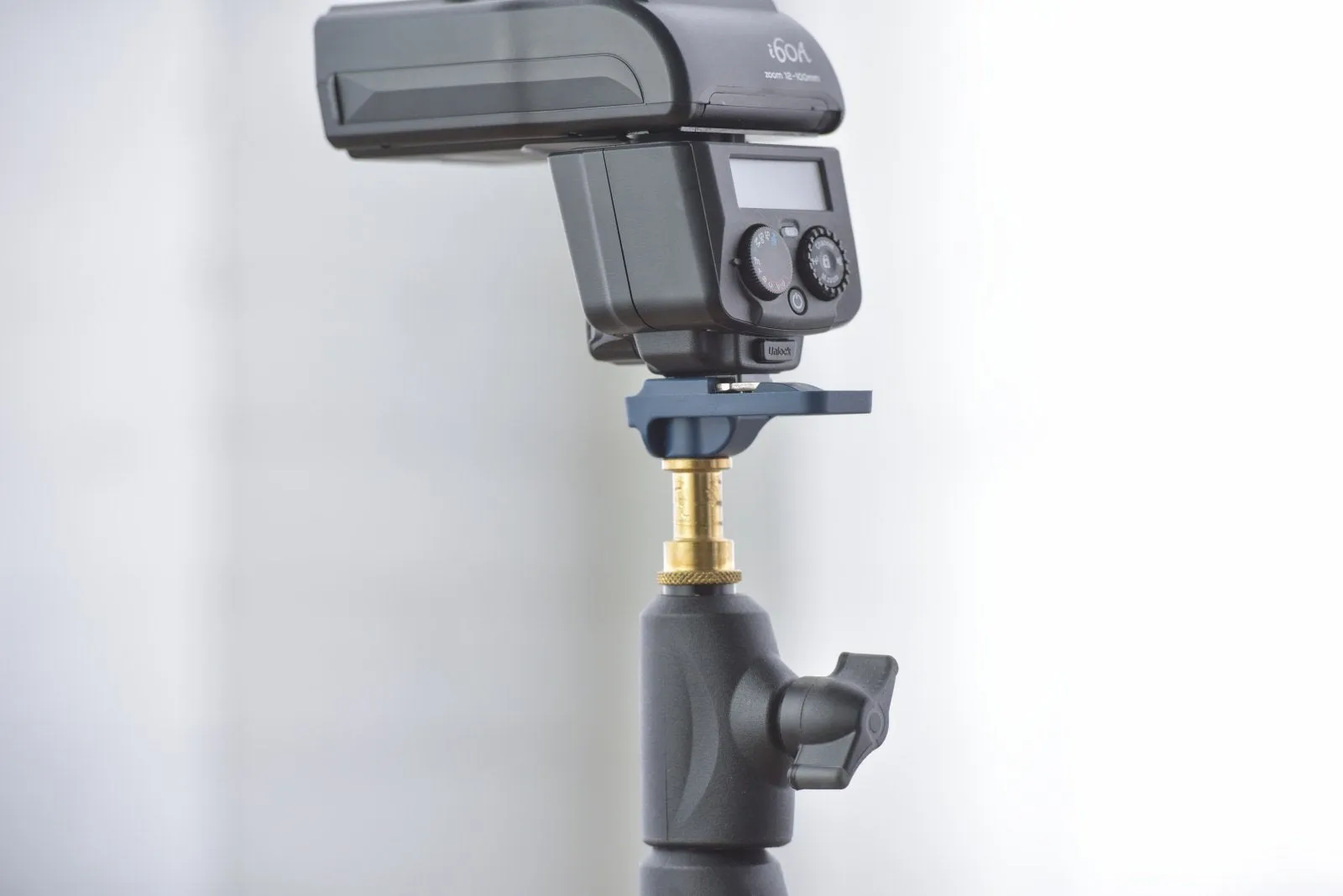 Frio V2 Universal Locking Cold Shoe Mount
