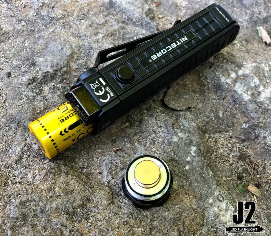 Nitecore P18 Unibody Die-cast Futuristic Tactical Flashlight - 1800 Lumen   Nitecore UI1 USB charger