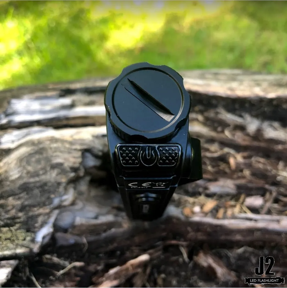 Nitecore P18 Unibody Die-cast Futuristic Tactical Flashlight - 1800 Lumen   Nitecore UI1 USB charger
