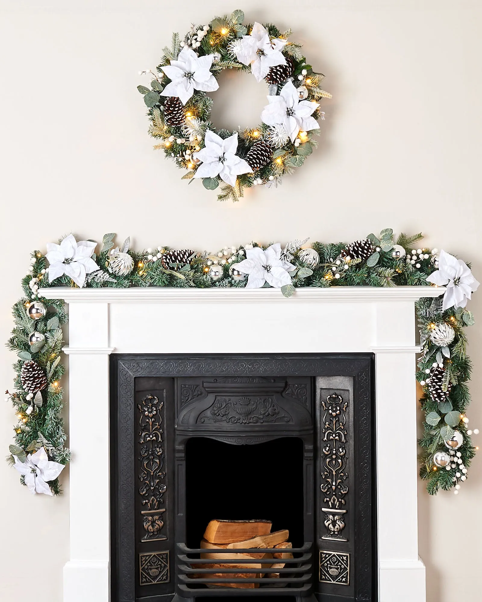 Pre-Lit Decorated Frosted Wreath, White/Silver, 60 cm